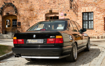 sedan BMW  M5 1991 Černý