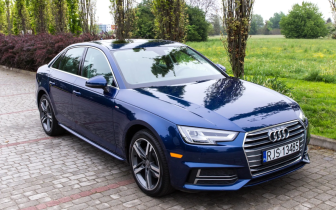 sedan Audi  A4 Limousine  2018 Modrý