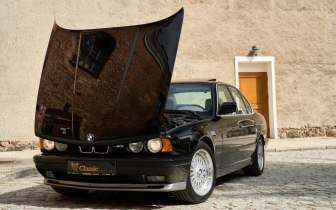 sedan BMW  M5 1991 Černý