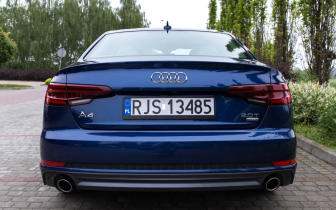 sedan Audi  A4 Limousine  2018 Modrý