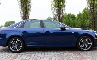 sedan Audi  A4 Limousine  2018 Modrý