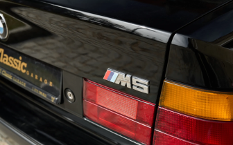 sedan BMW  M5 1991 Černý