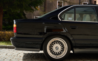 sedan BMW  M5 1991 Černý