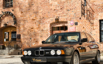 sedan BMW  M5 1991 Černý