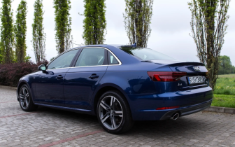sedan Audi  A4 Limousine  2018 Modrý