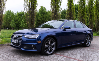 sedan Audi  A4 Limousine  2018 Modrý