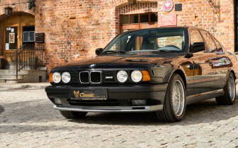 sedan BMW  M5 1991 Černý