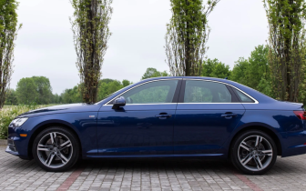 sedan Audi  A4 Limousine  2018 Modrý